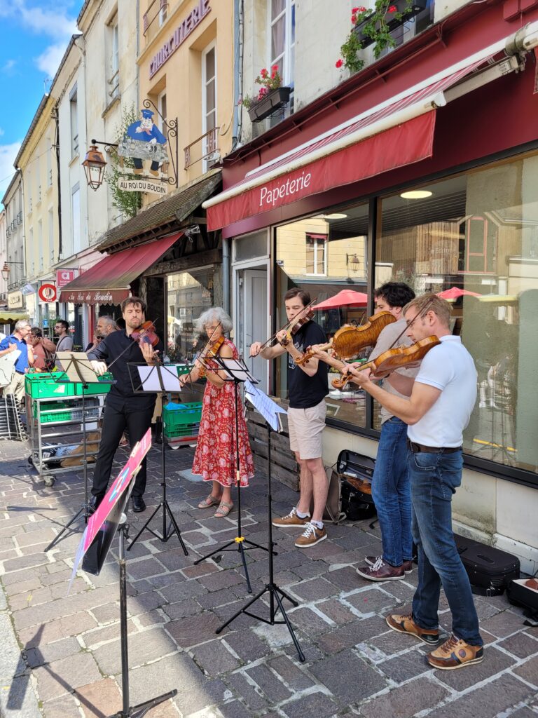 Photo des musiciens lors du marché en musique 